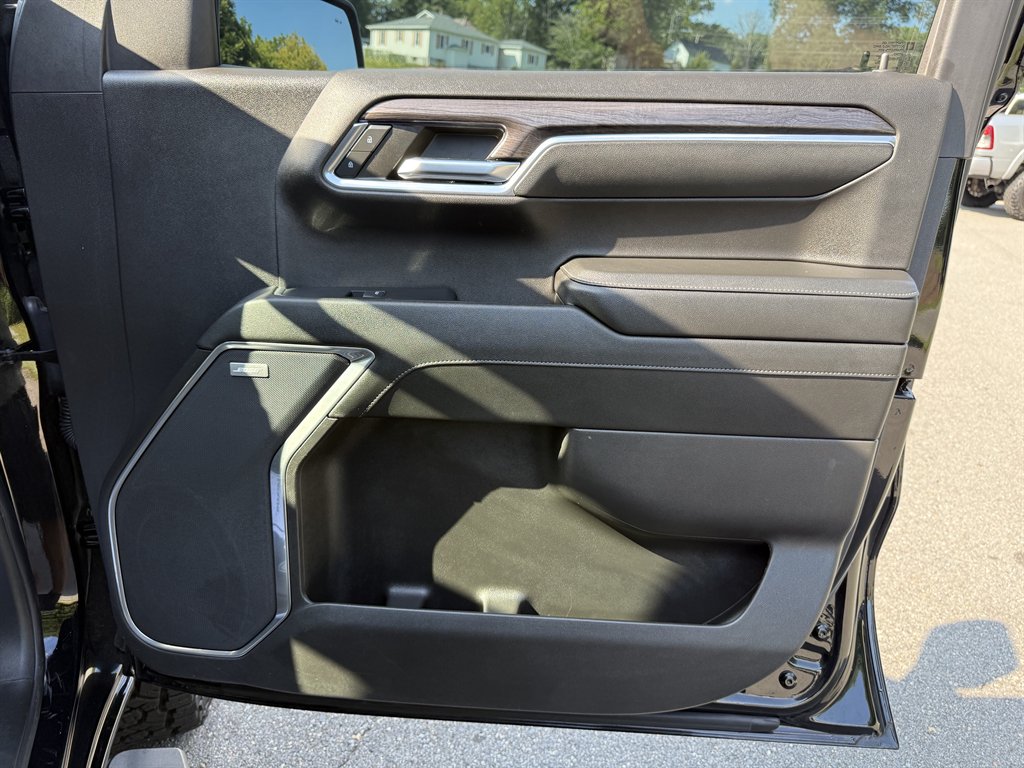 2023 Chevrolet Silverado - $42,800