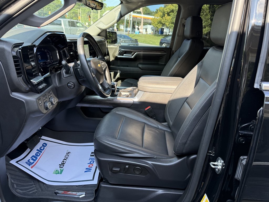 2023 Chevrolet Silverado - $42,800
