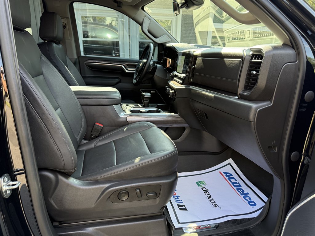 2023 Chevrolet Silverado - $42,800