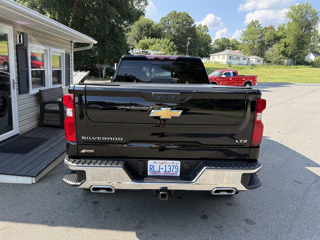 2023 Chevrolet Silverado - $42,800