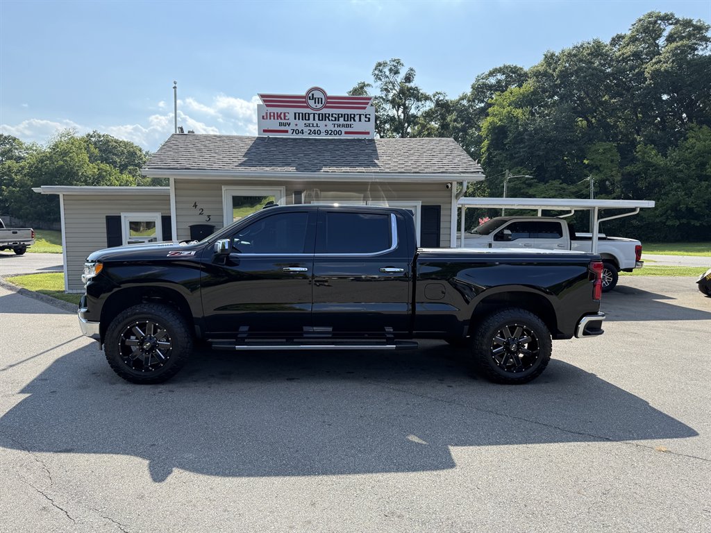 2023 Chevrolet Silverado - $42,800