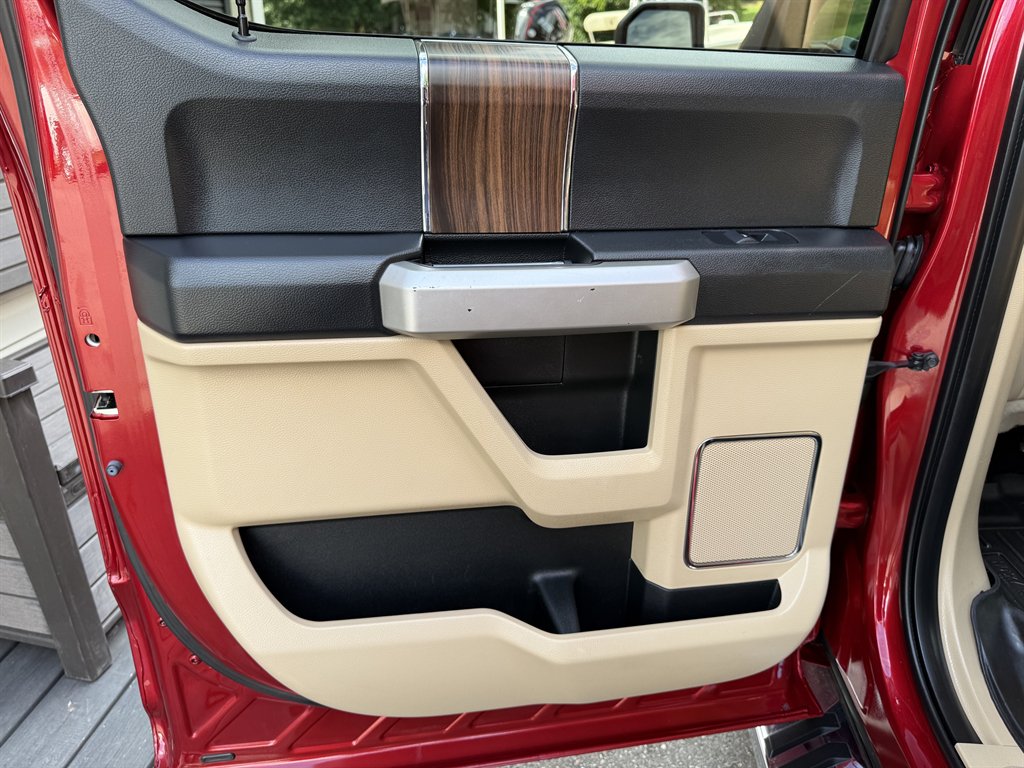 2015 Ford F150 - $25,800