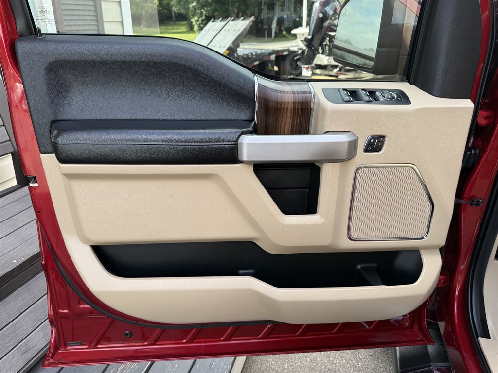 2015 Ford F150 - $25,800
