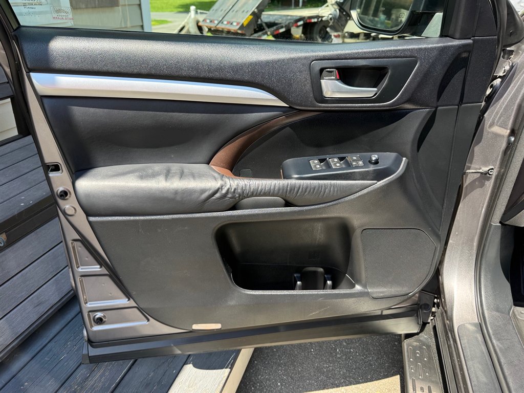 2014 Toyota Highlander - $16,800