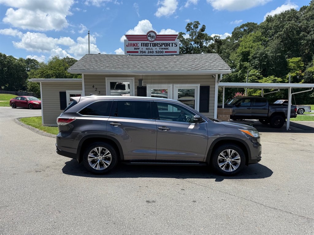2014 Toyota Highlander - $16,800