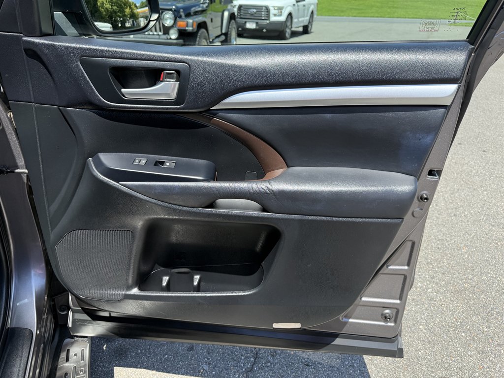 2014 Toyota Highlander - $16,800