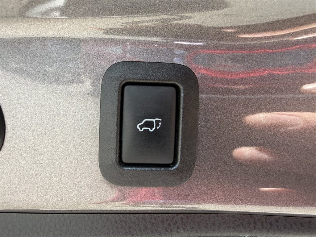 2014 Toyota Highlander - $16,800