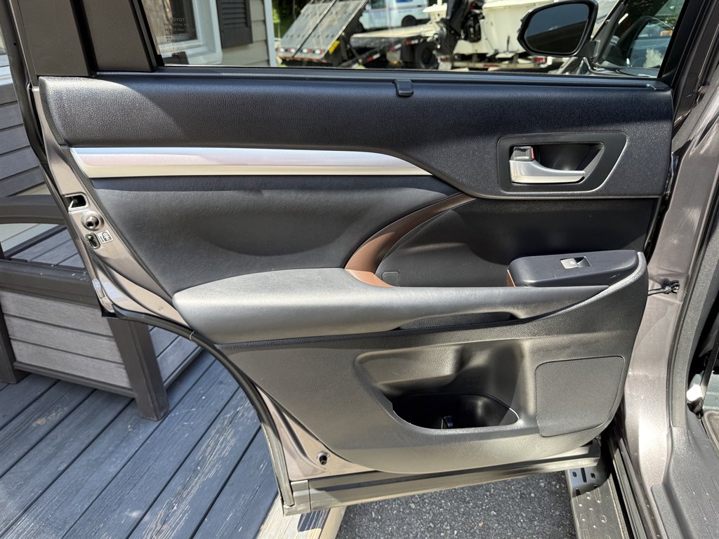 2014 Toyota Highlander - $16,800