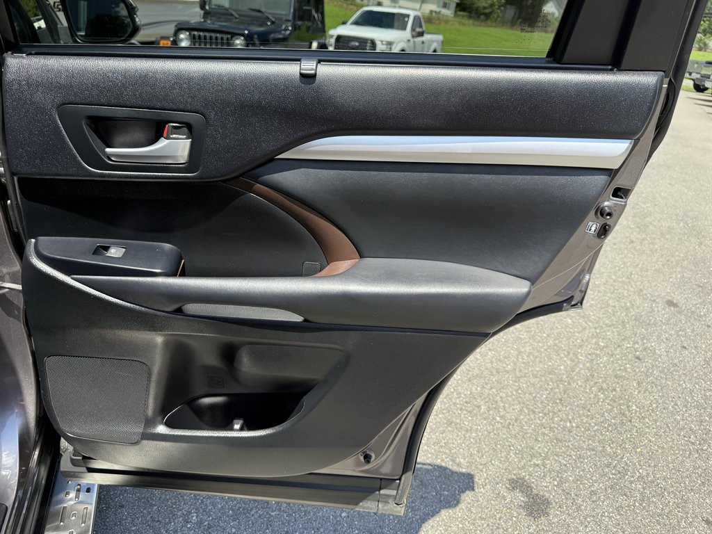 2014 Toyota Highlander - $16,800