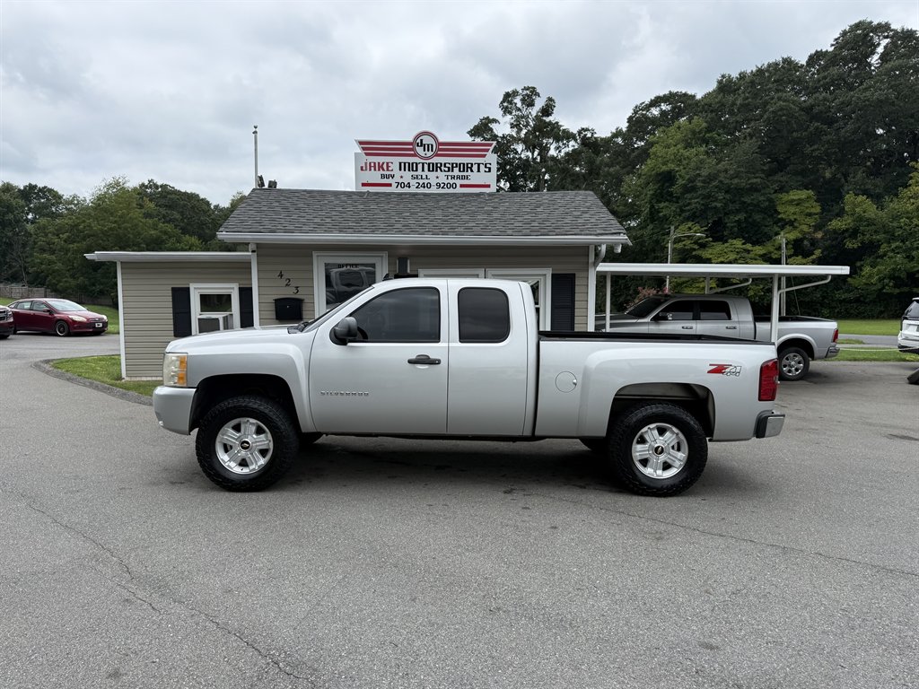 2011 Chevrolet Silverado - $13,800
