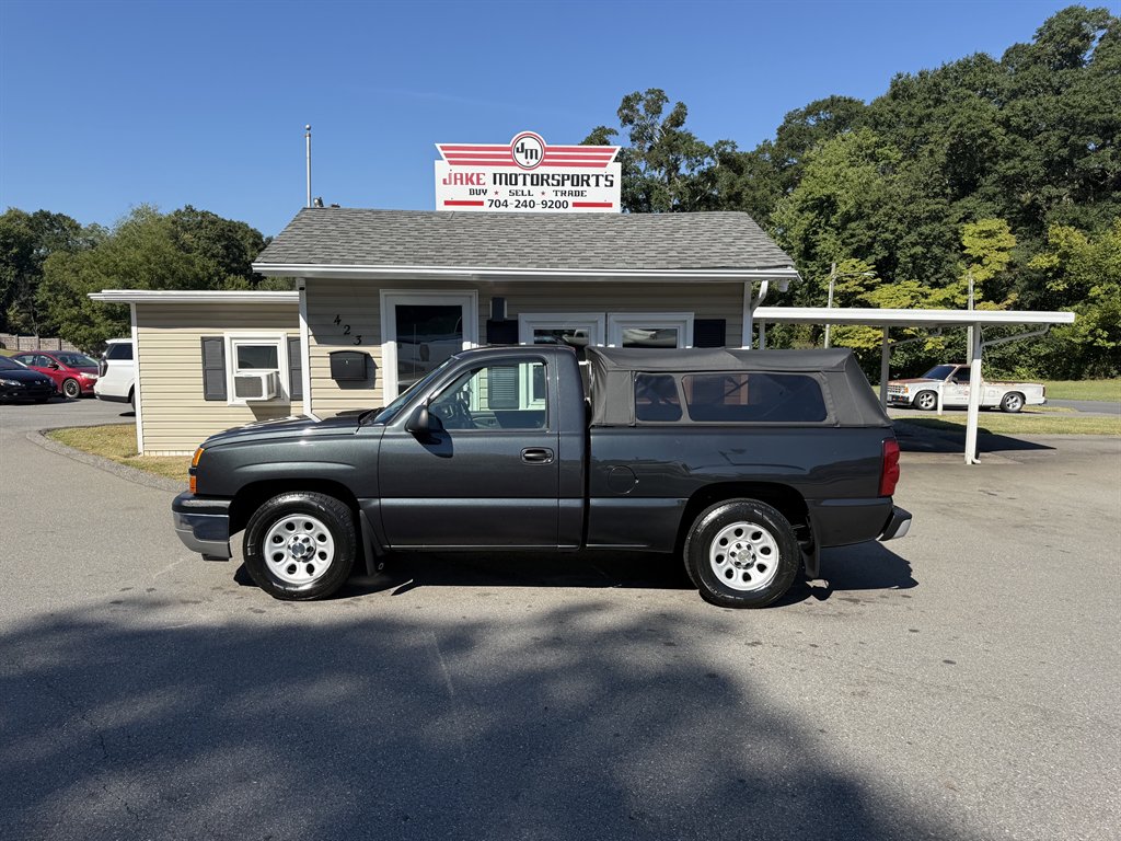 2005 Chevrolet Silverado - $12,800