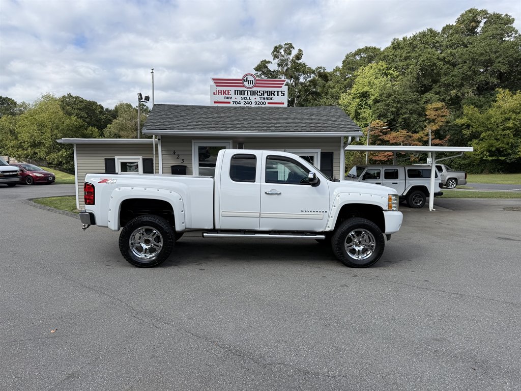2009 Chevrolet Silverado - $13,800