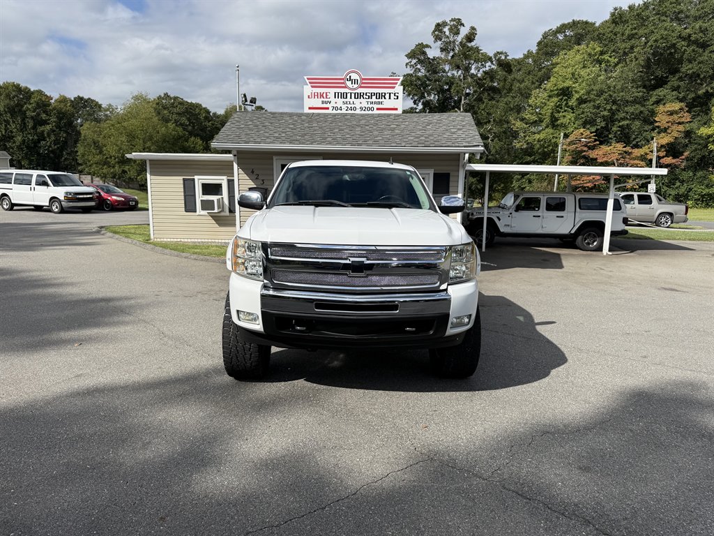 2009 Chevrolet Silverado - $13,800