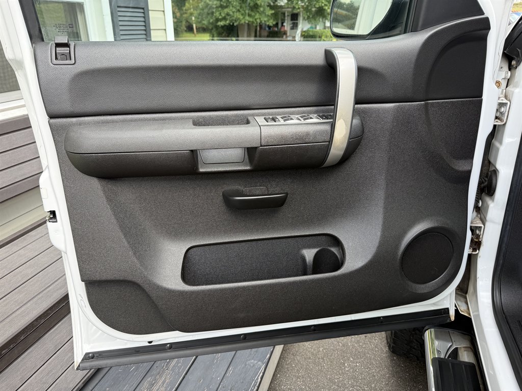 2009 Chevrolet Silverado - $13,800
