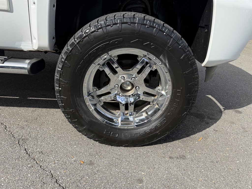 2009 Chevrolet Silverado - $13,800
