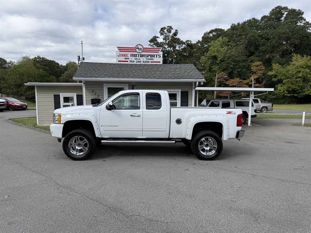 2009 Chevrolet Silverado - $13,800