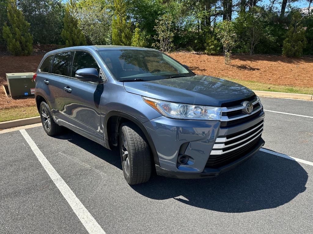 2017 Toyota Highlander LE photo
