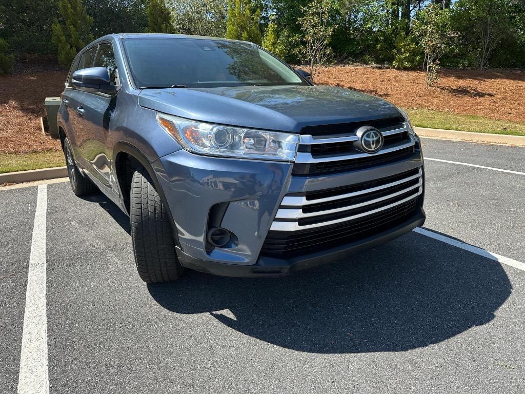 2017 Toyota Highlander LE photo