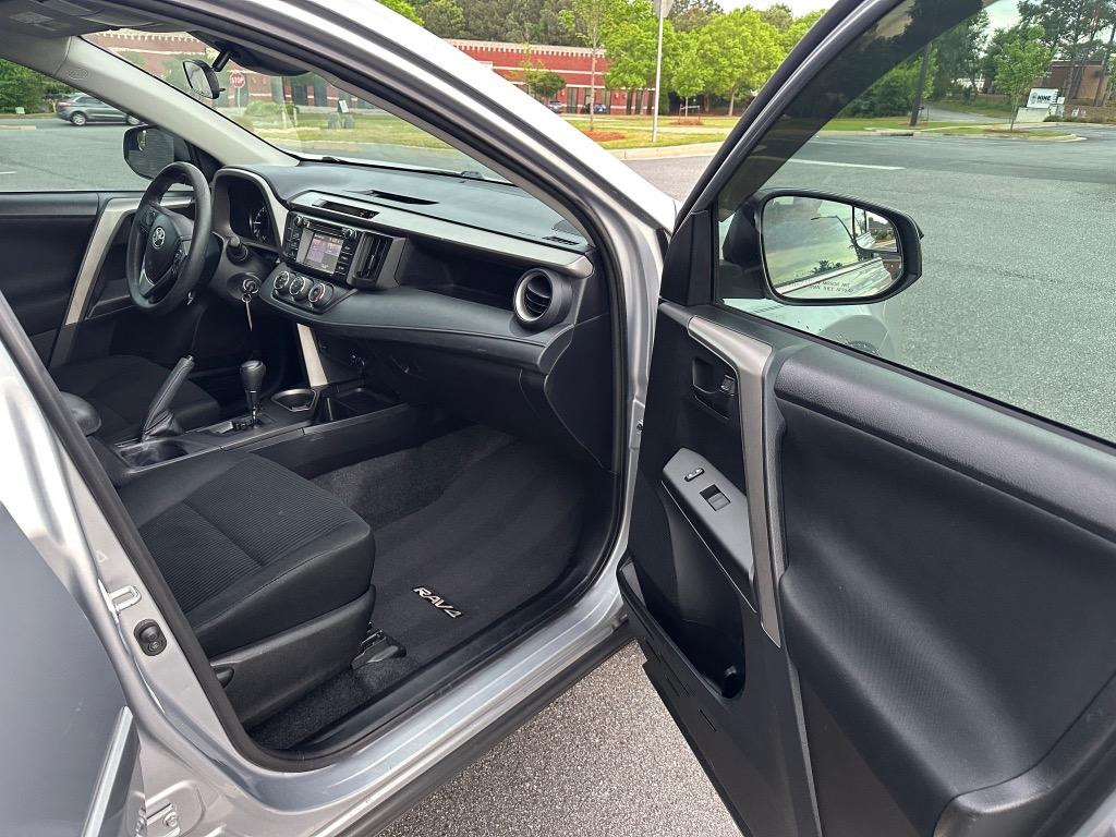 2017 Toyota RAV4 LE photo