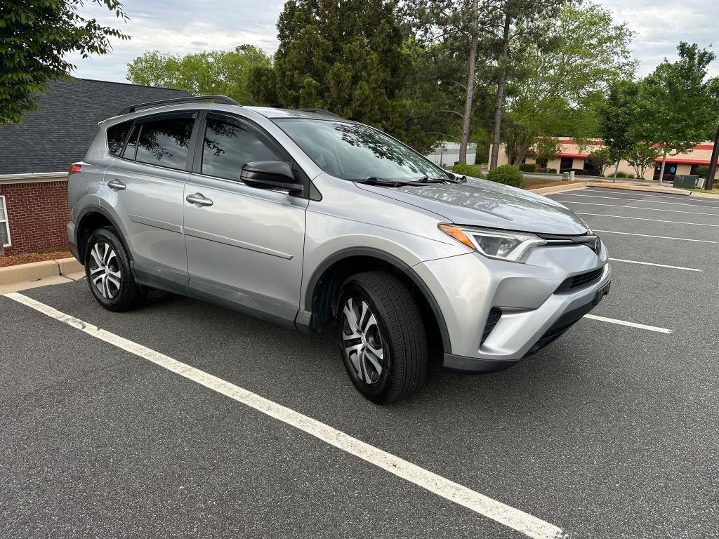 2017 Toyota RAV4 LE photo