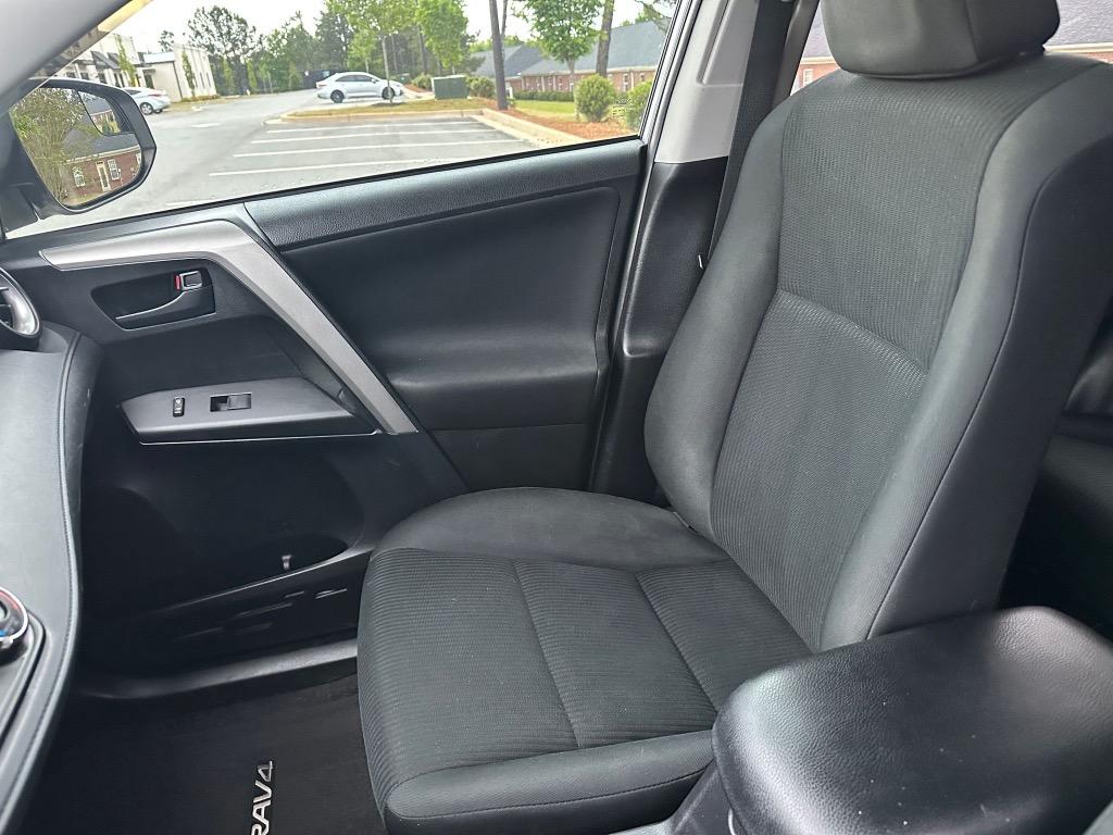 2017 Toyota RAV4 LE photo