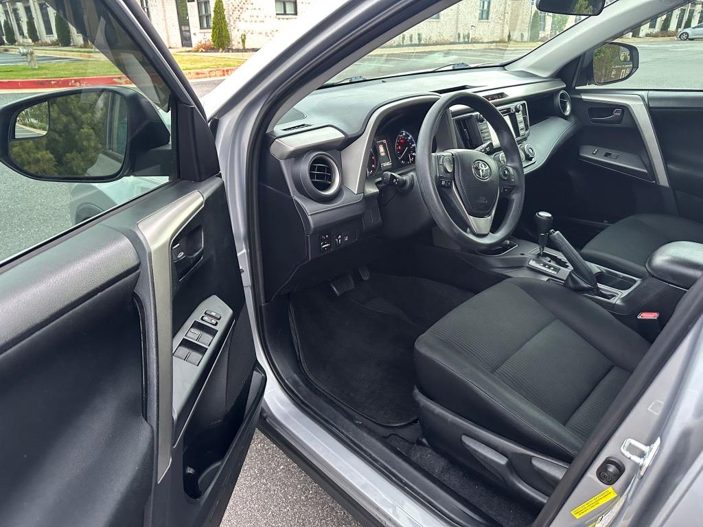 2017 Toyota RAV4 LE photo