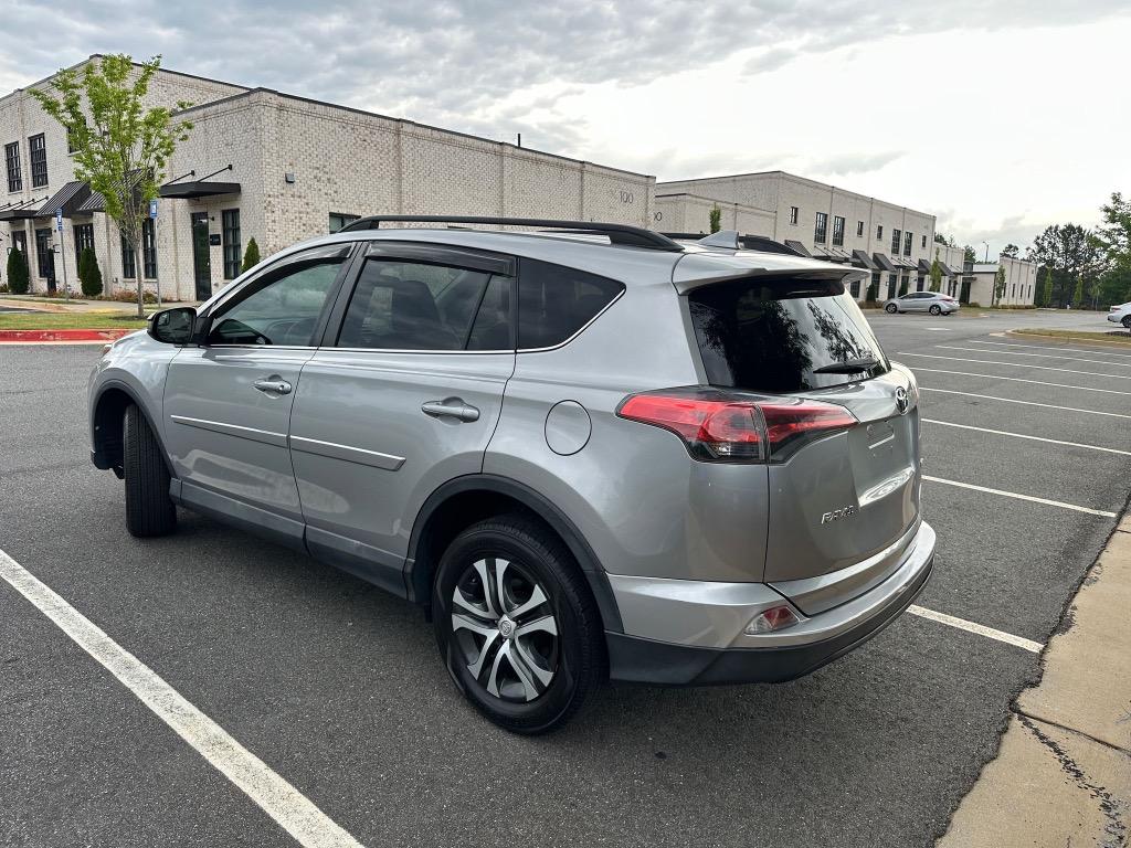 2017 Toyota RAV4 LE photo