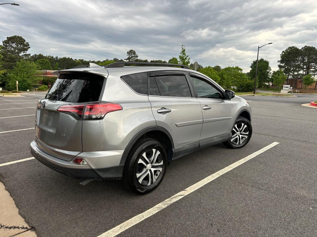 2017 Toyota RAV4 LE photo