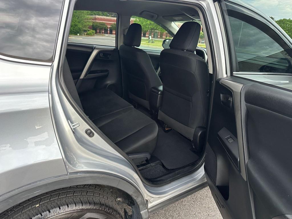 2017 Toyota RAV4 LE photo