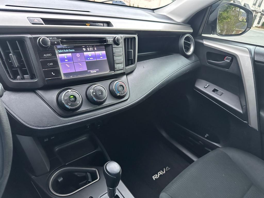 2017 Toyota RAV4 LE photo