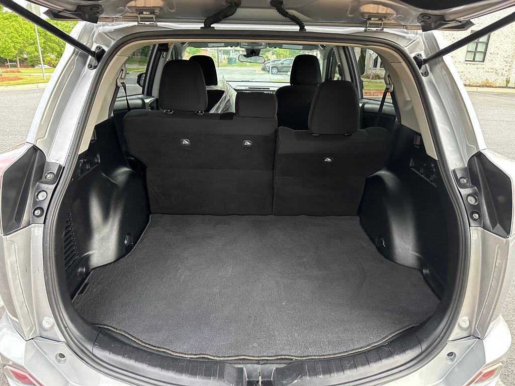 2017 Toyota RAV4 LE photo