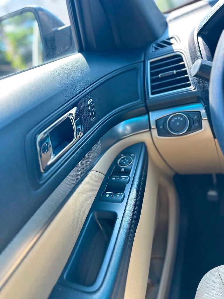 2016 Ford Explorer - $9,800