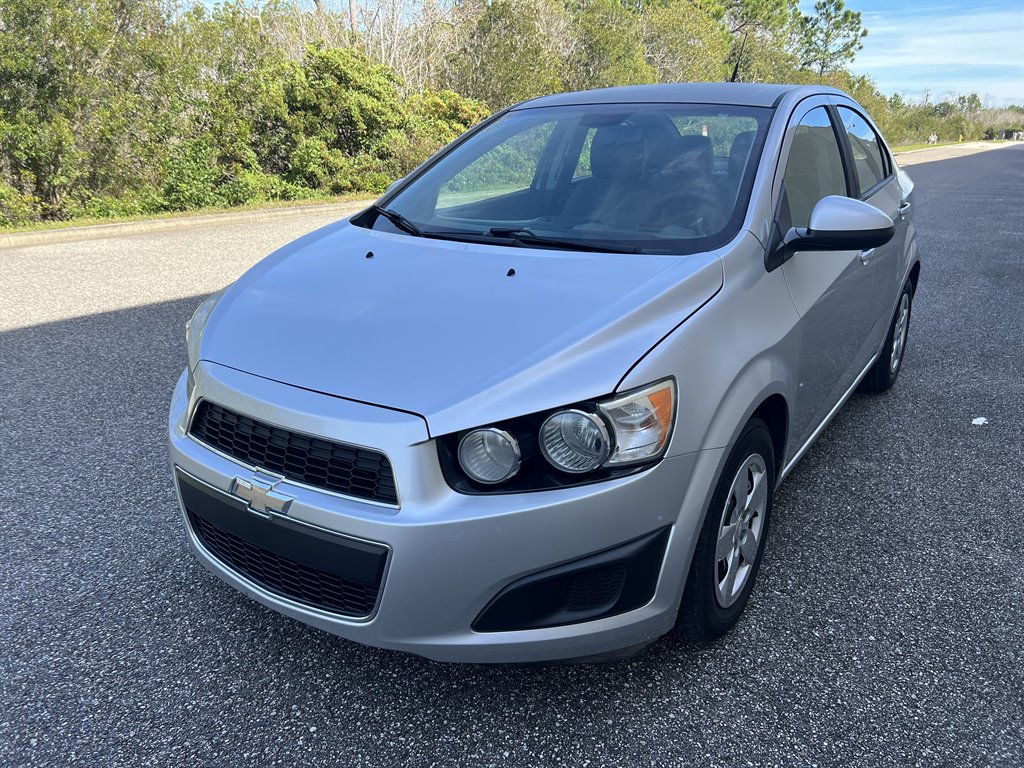 The 2013 Chevrolet Sonic LS Manual photos