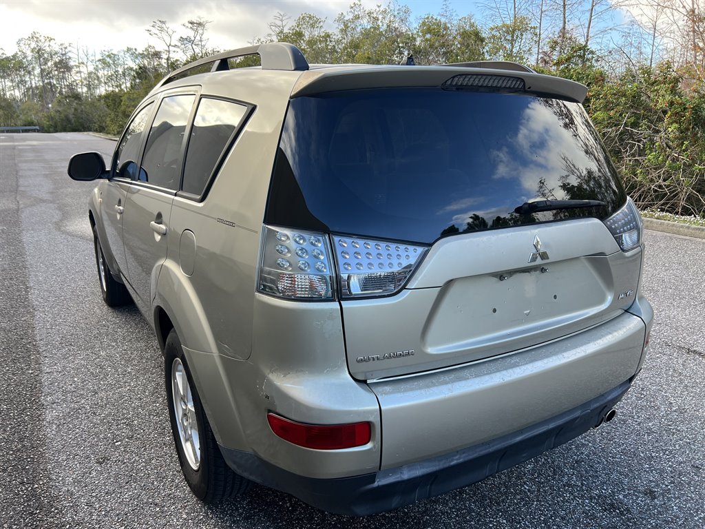 2008 Mitsubishi Outlander LS photo