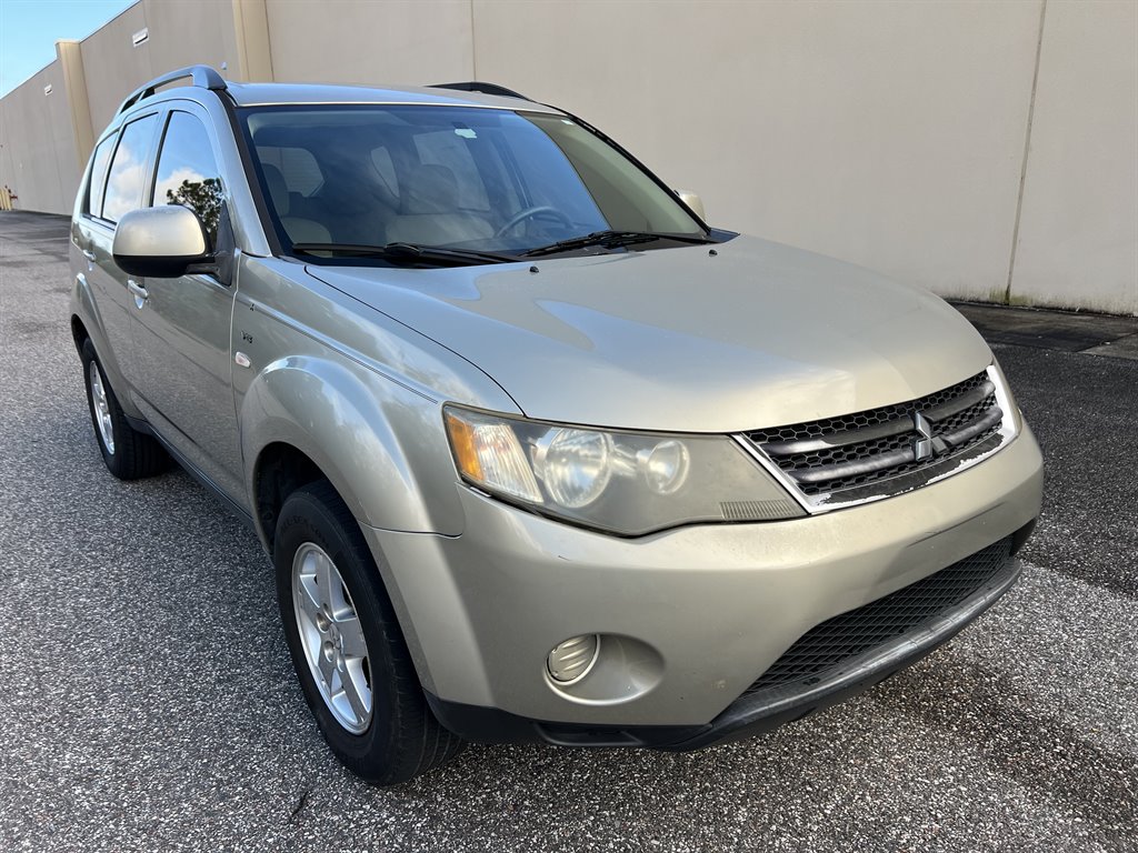 2008 Mitsubishi Outlander LS photo