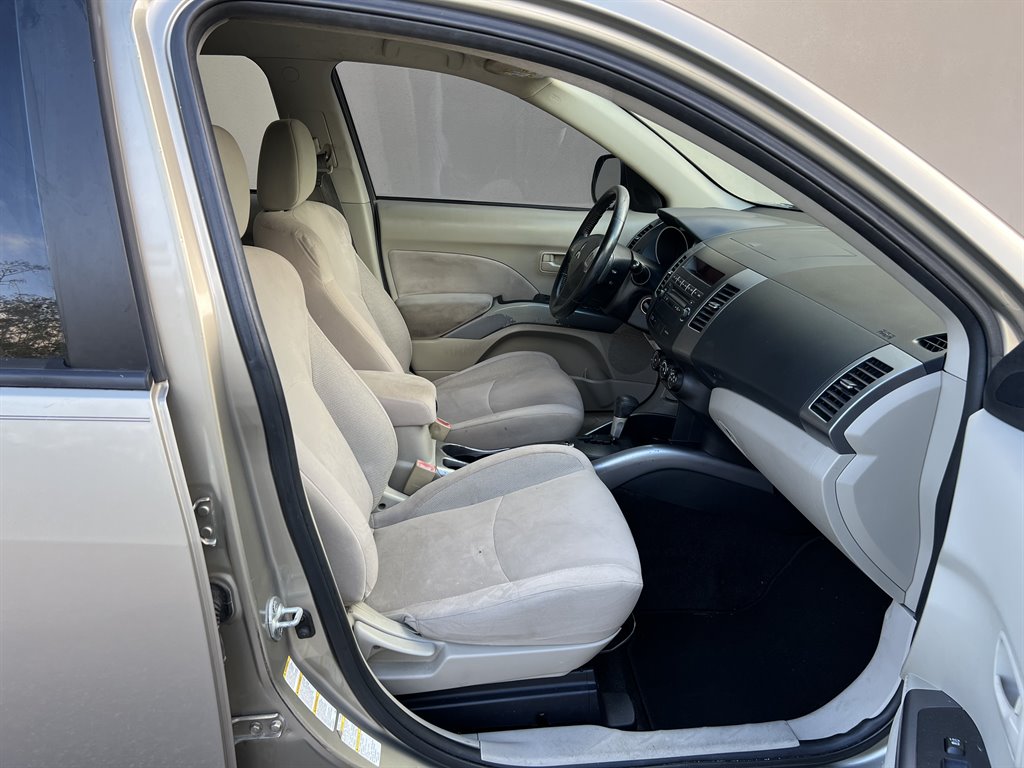 2008 Mitsubishi Outlander LS photo