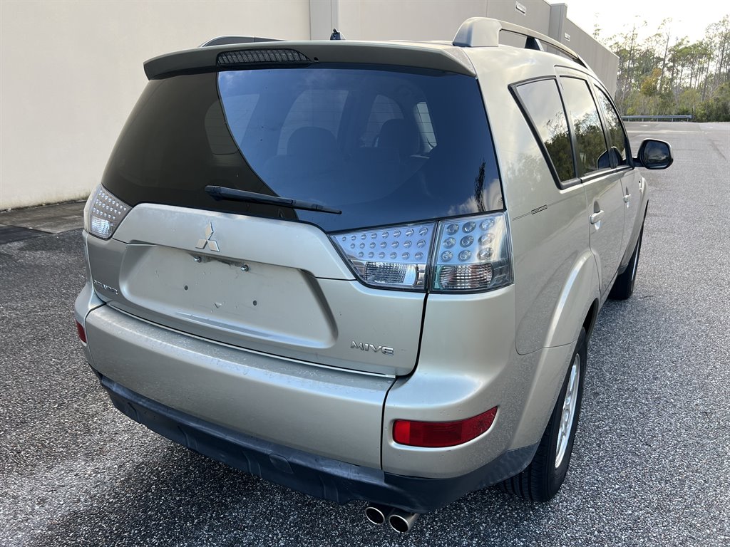 2008 Mitsubishi Outlander LS photo