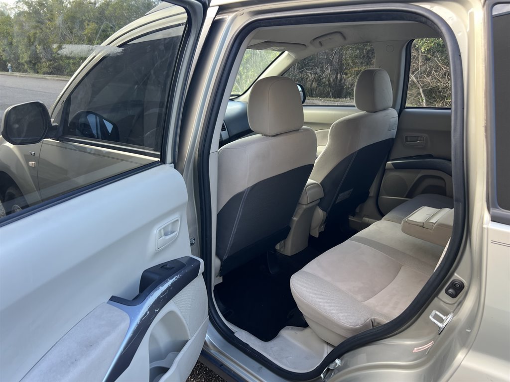2008 Mitsubishi Outlander LS photo