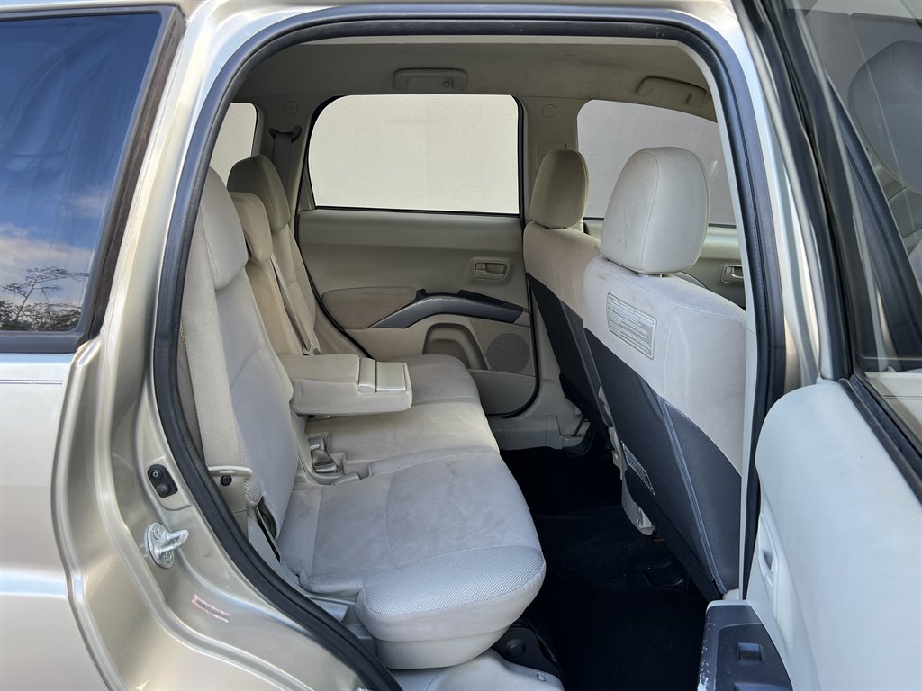 2008 Mitsubishi Outlander LS photo