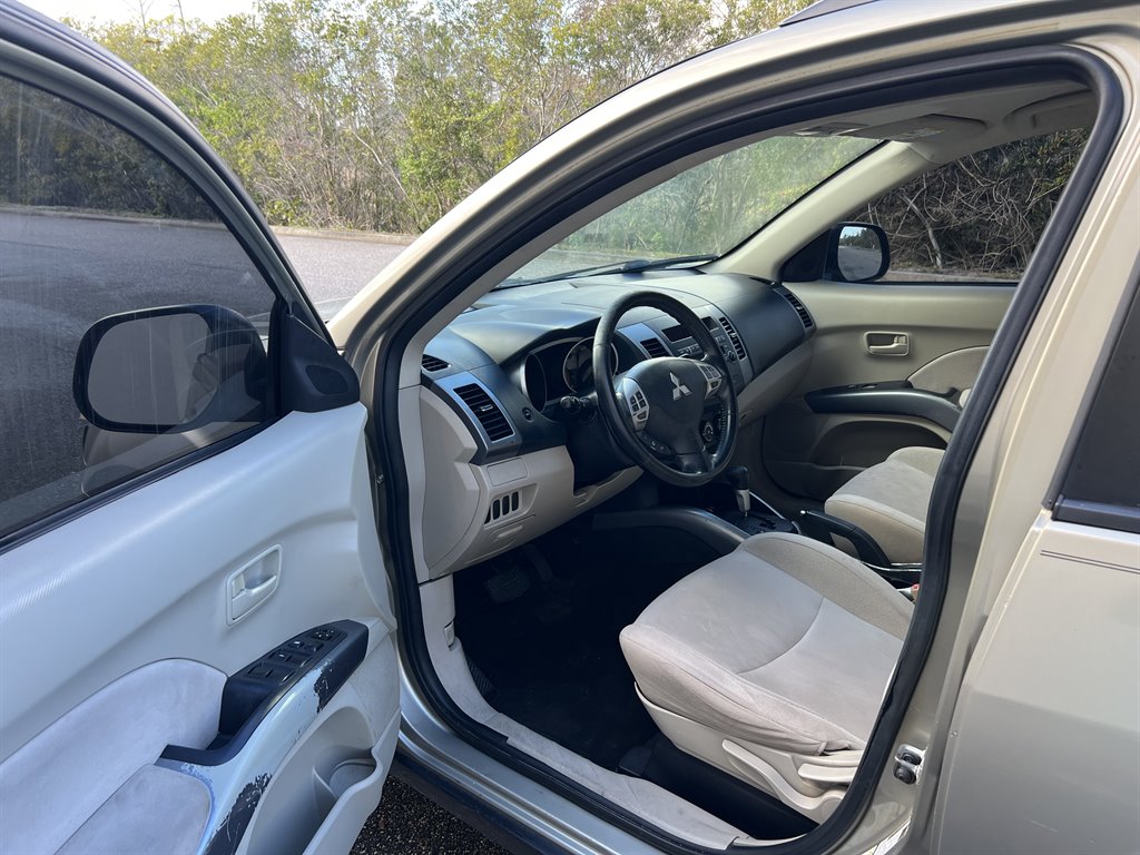 2008 Mitsubishi Outlander LS photo
