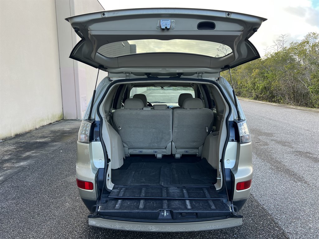 2008 Mitsubishi Outlander LS photo