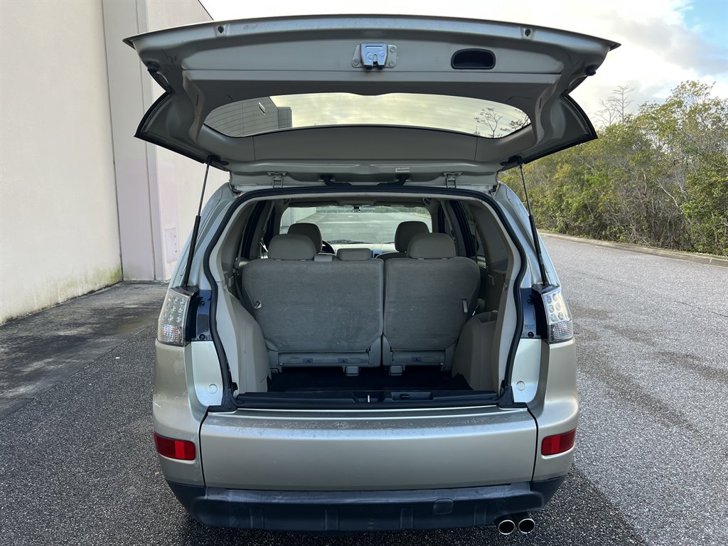 2008 Mitsubishi Outlander LS photo