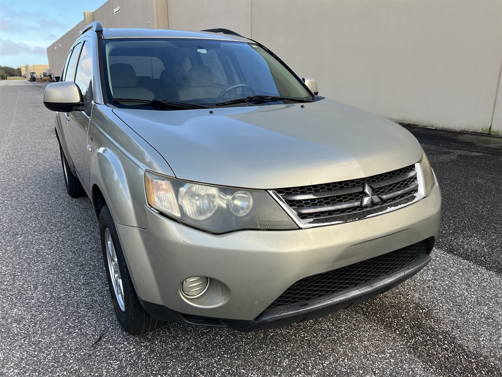 2008 Mitsubishi Outlander LS photo