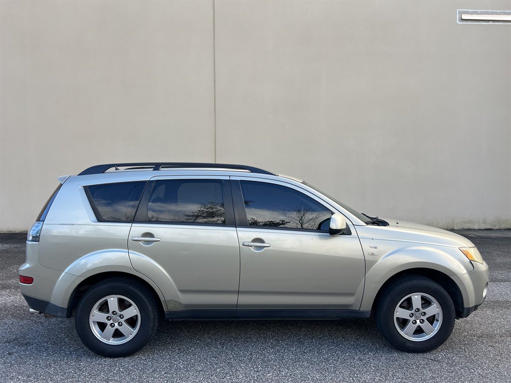 2008 Mitsubishi Outlander LS photo