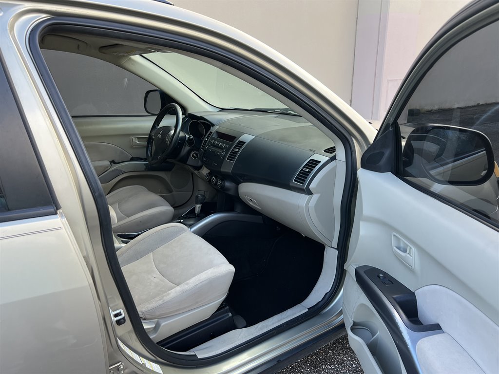 2008 Mitsubishi Outlander LS photo