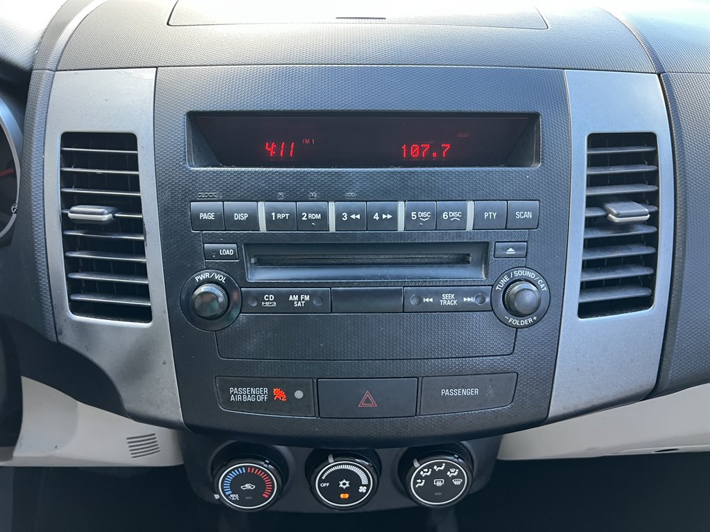 2008 Mitsubishi Outlander LS photo