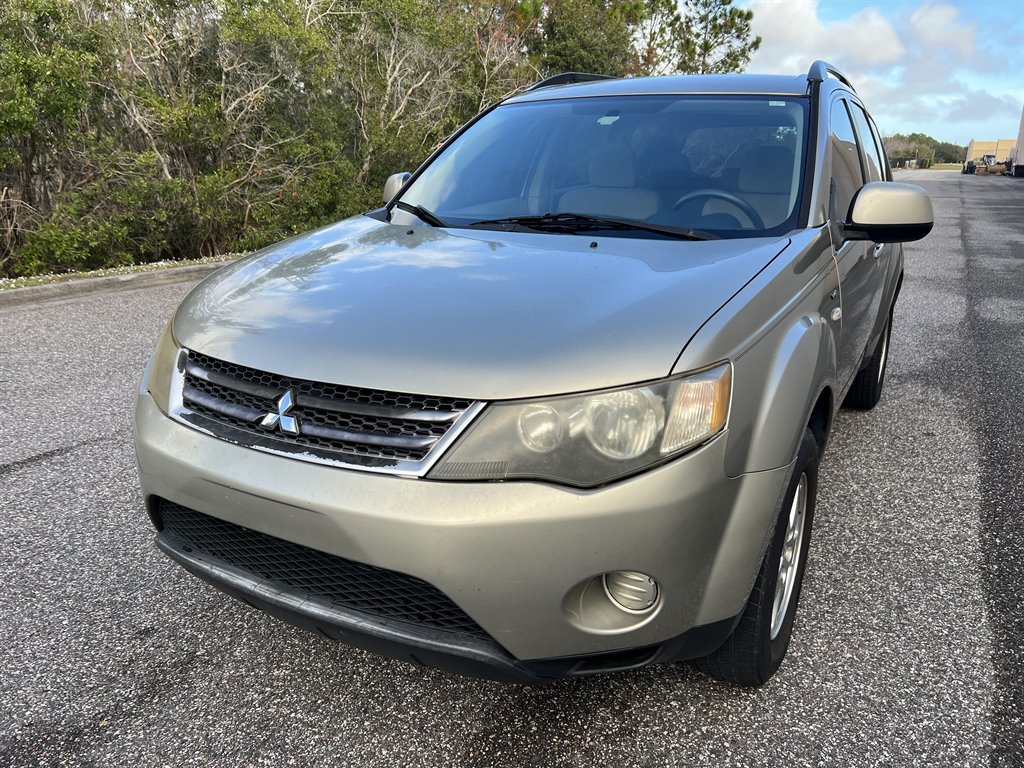 2008 Mitsubishi Outlander LS photo