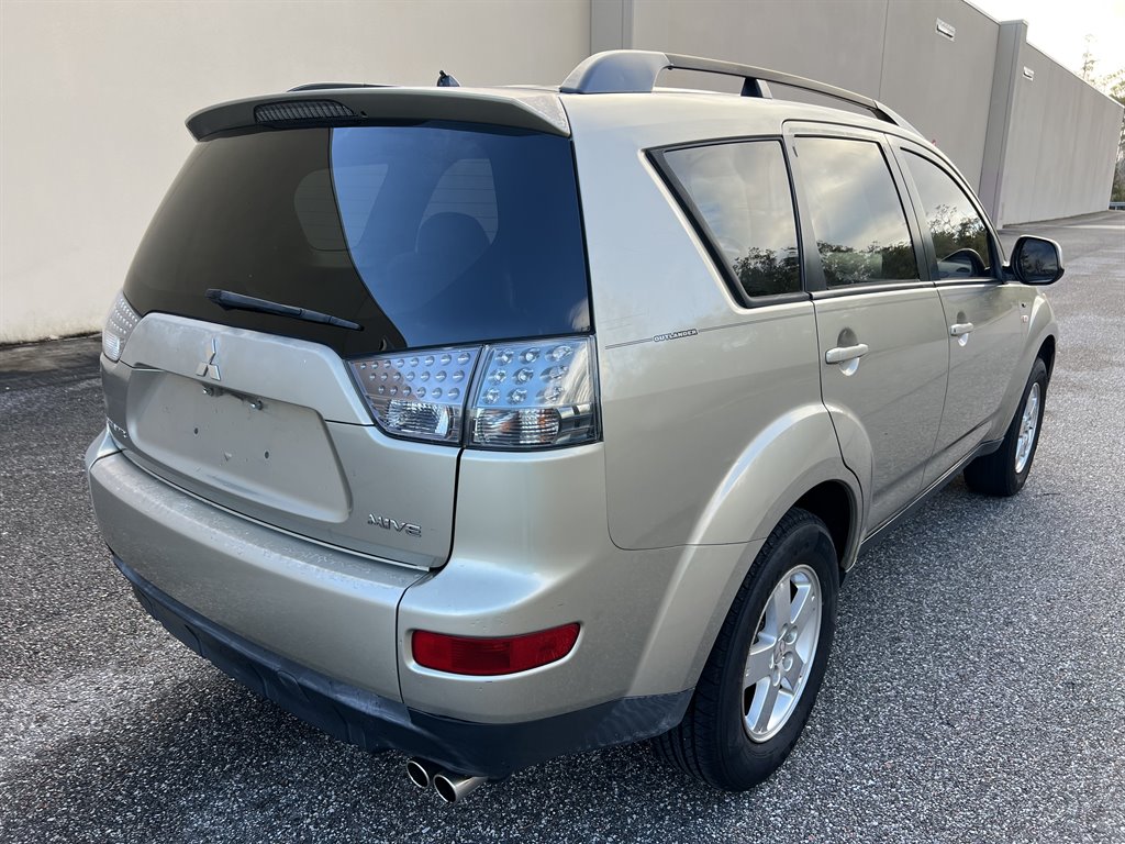 2008 Mitsubishi Outlander LS photo