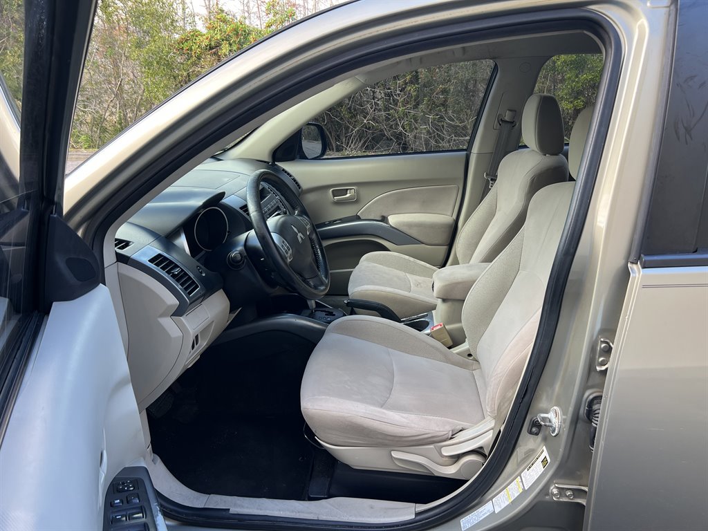 2008 Mitsubishi Outlander LS photo