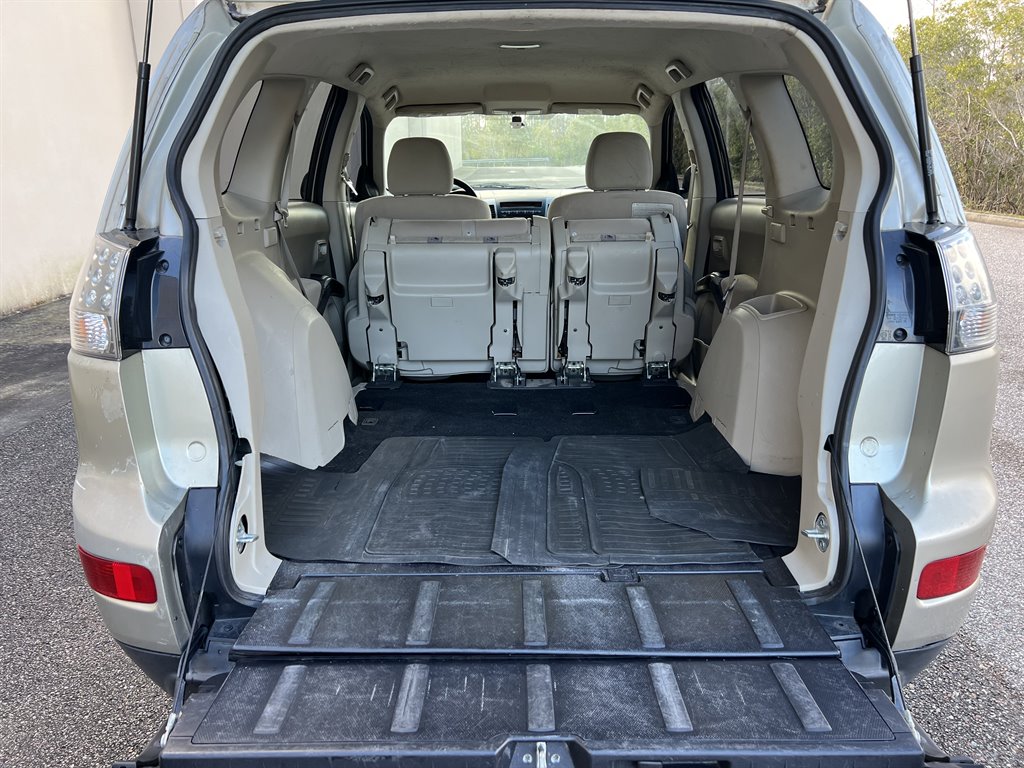 2008 Mitsubishi Outlander LS photo